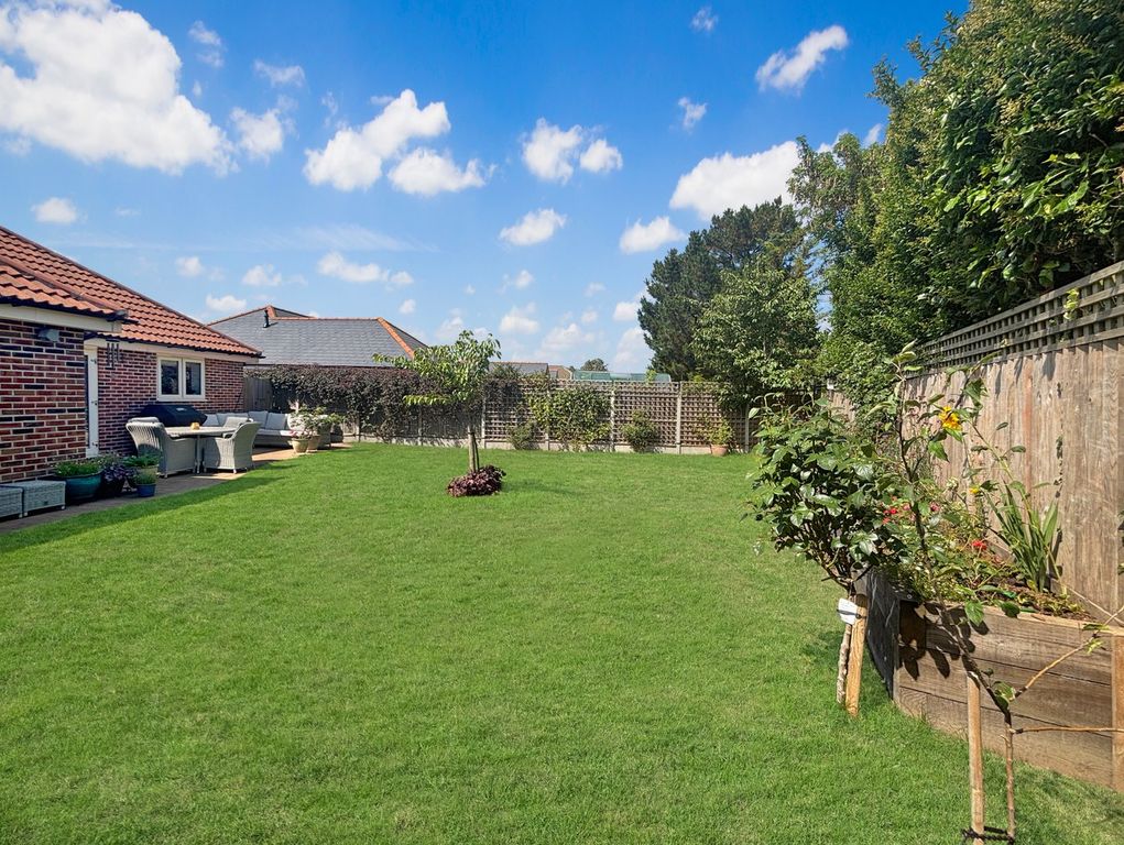 St Peters Mews, Alresford, Colchester CO7, 3 bed detached bungalow for ...