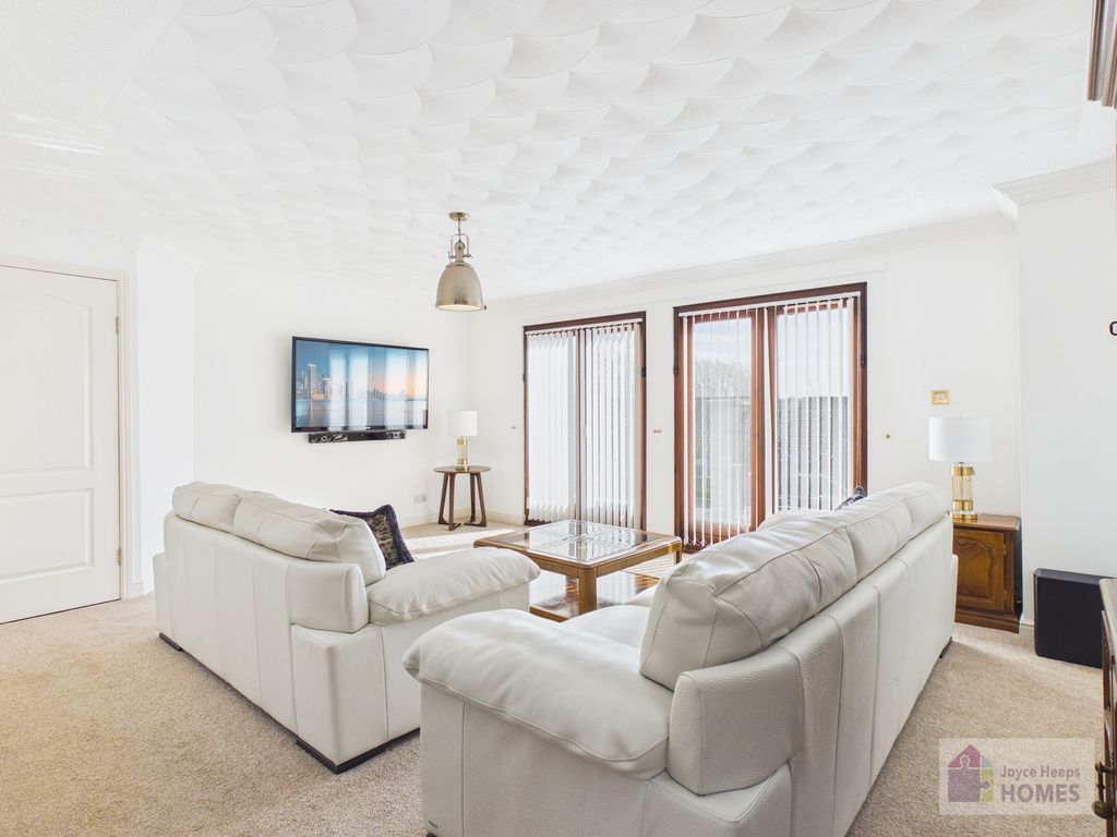 Property photo 2 of 35