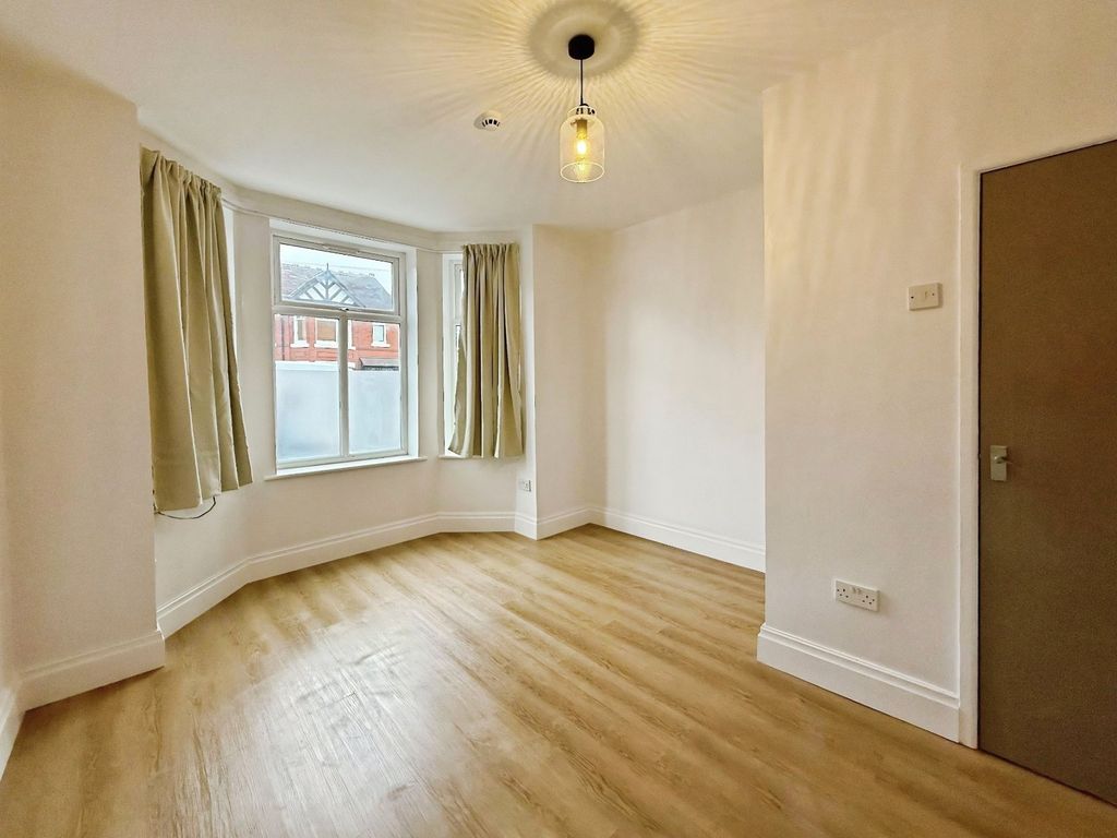 Property photo 2 of 12 Picture No. 06