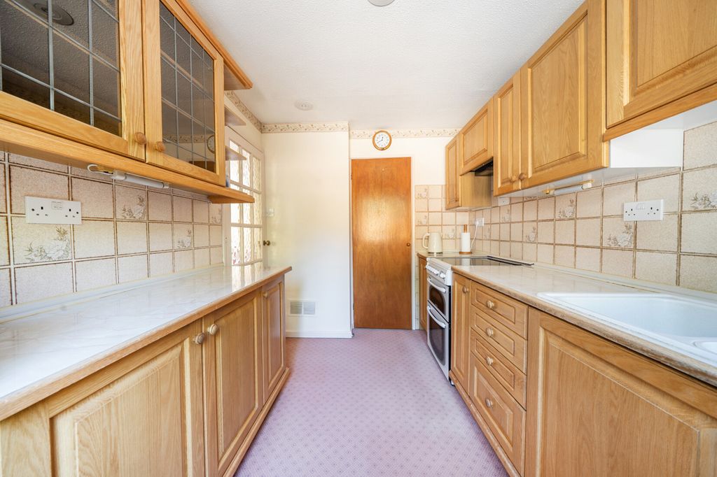 Property photo 3 of 21 Kitchen