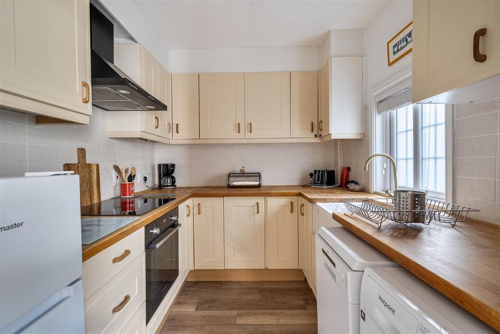 Property photo 2 of 17 Kitchen