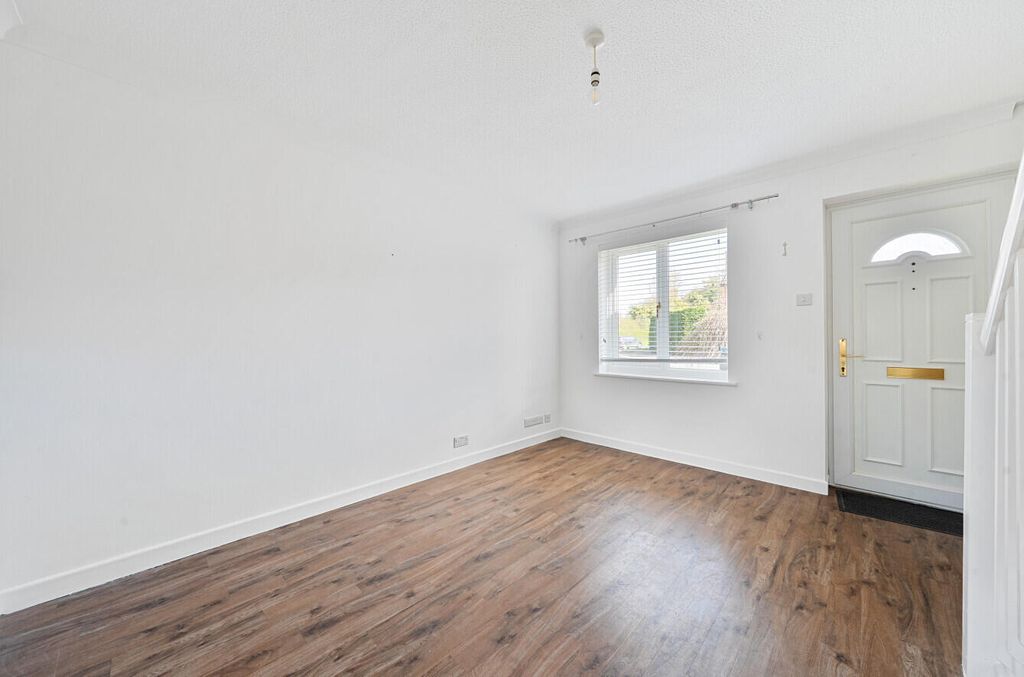 Property photo 3 of 17 Living Room