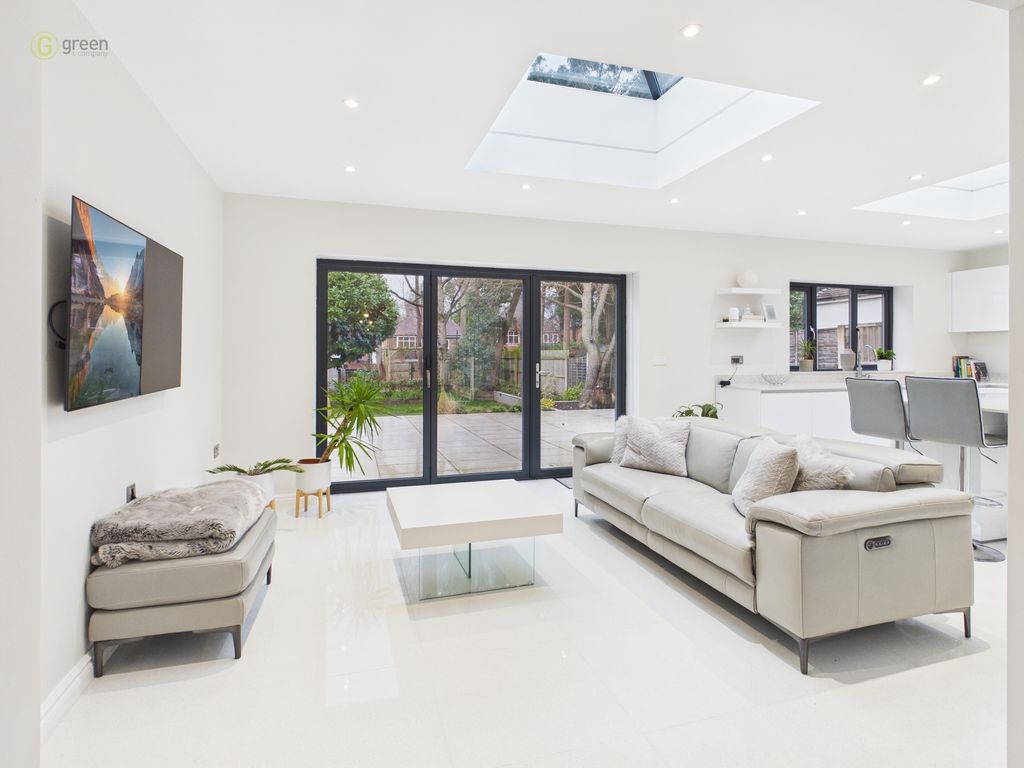 Property photo 3 of 55 Cam05459G0Pr0113Still024