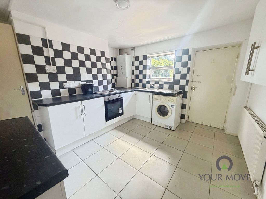 Property photo 3 of 7 Kitchen