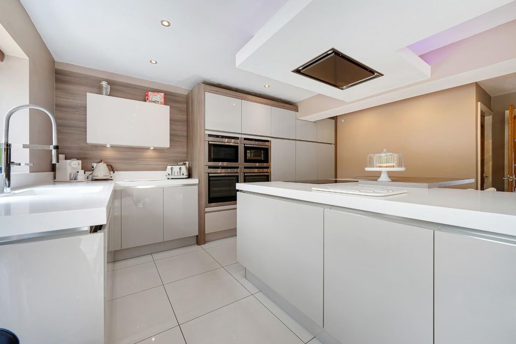Additional image 8 of 6 bed property for saleMoorlands Court, Darwen BB3