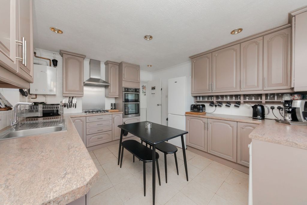 Property photo 3 of 21