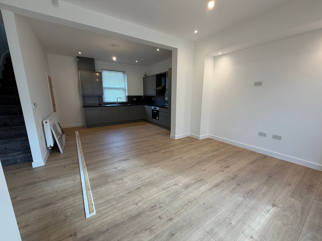 Property photo 3 of 10 Bedroom 1