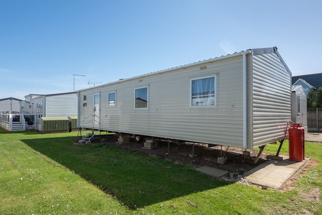 Property photo 2 of 17 Exterior