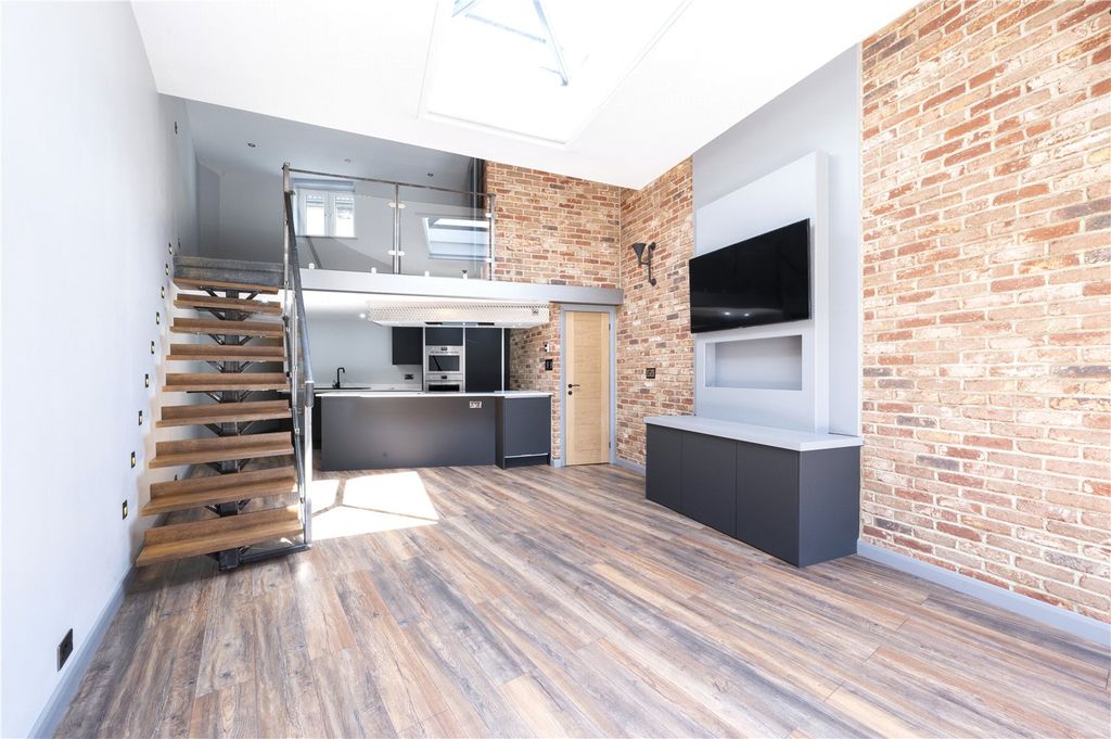 Property photo 1 of 9 Kitchen/Reception
