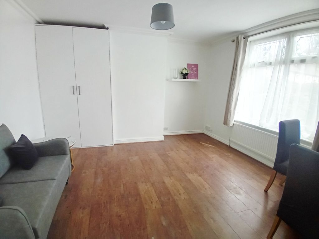 Property photo 2 of 8