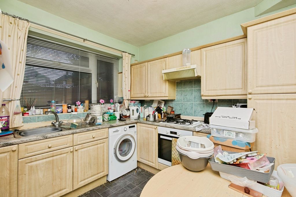 Property photo 3 of 15 Kitchen