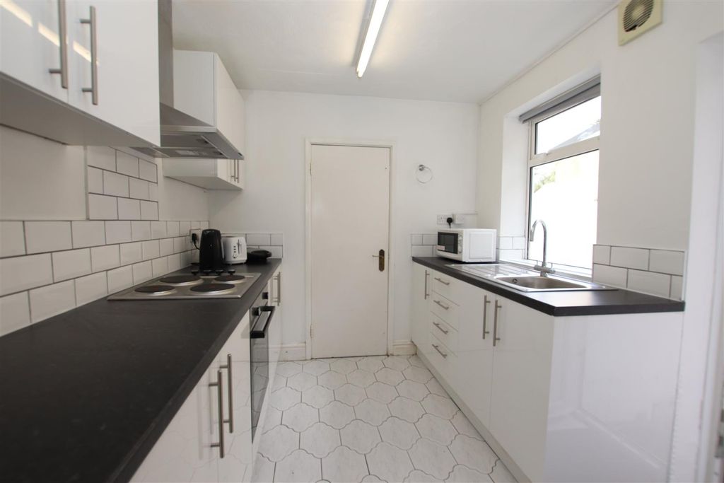 Property photo 3 of 12 Kitchen ii.Jpg