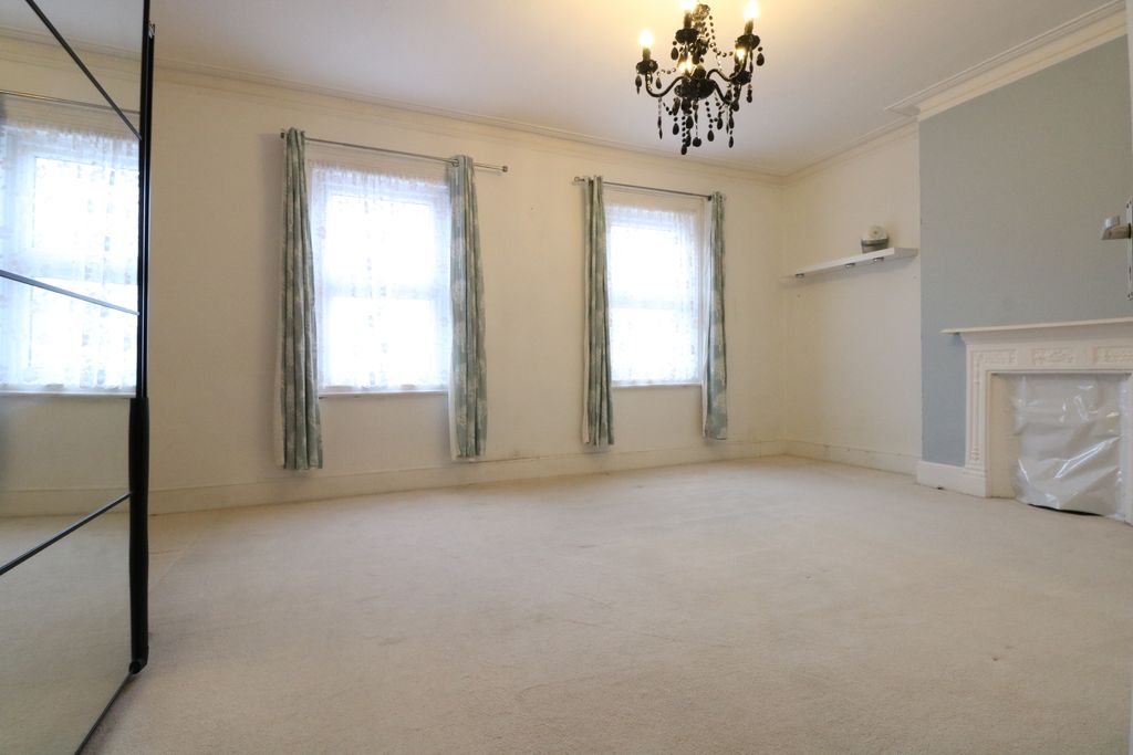 Property photo 2 of 27