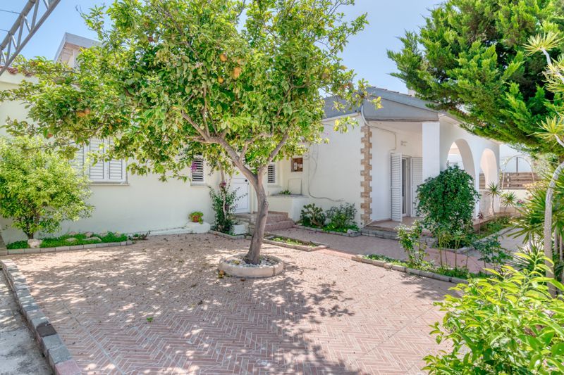 Property photo 2 of 27 Front Gardens And