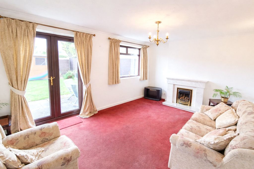 Property photo 2 of 15 Lounge