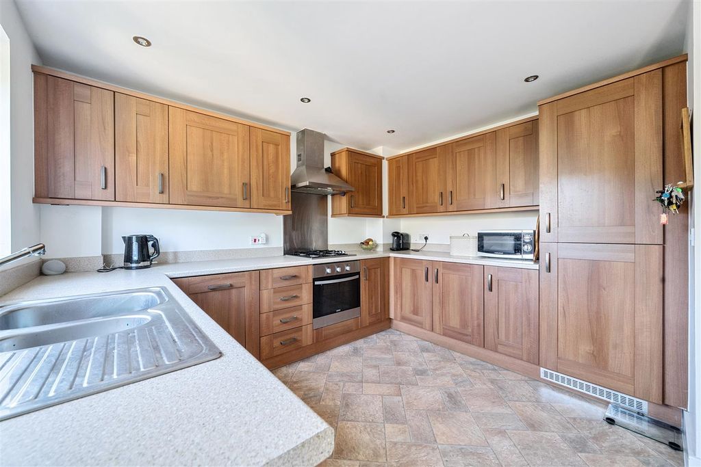 Property photo 2 of 16 Kitchen