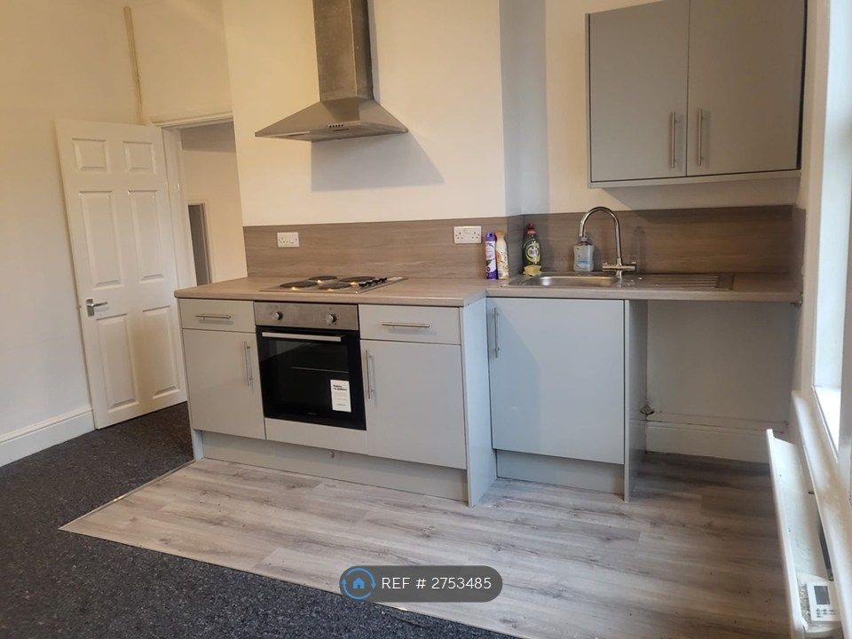 Property photo 2 of 10 Kitchen 2