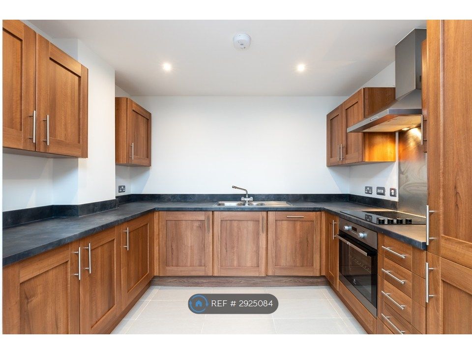 Property photo 2 of 23 Fitted Kitchen