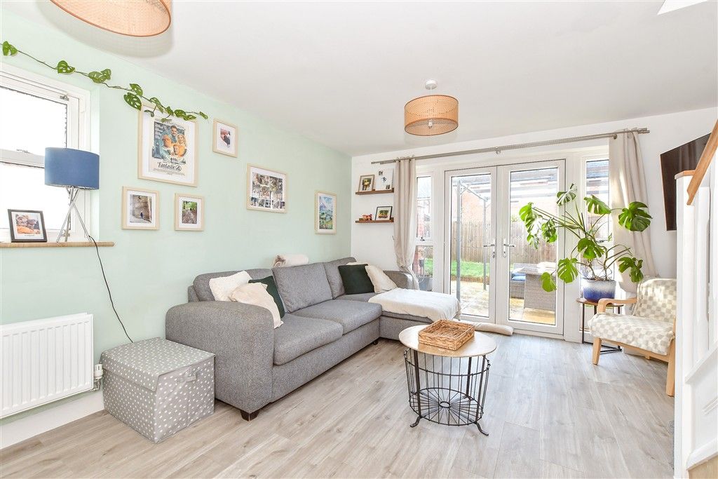 Property photo 3 of 8 Lounge