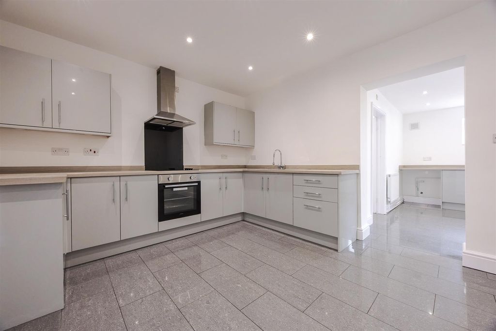 Property photo 2 of 16 Kitchen