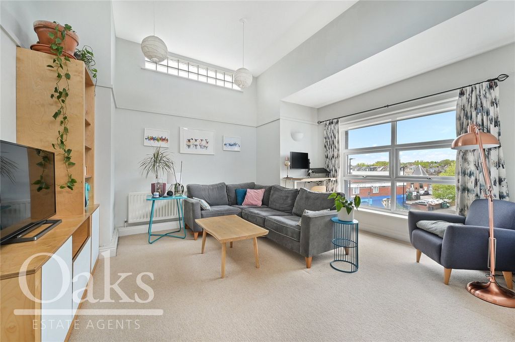 Property photo 1 of 10 Lounge