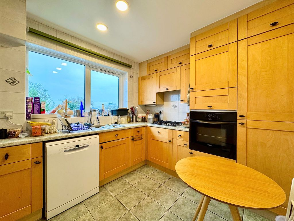 Property photo 3 of 16 Kitchen