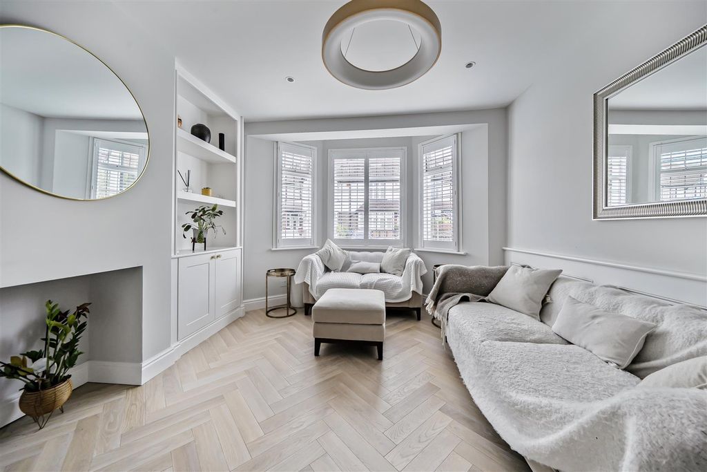 Property photo 2 of 14 1364176-15-68Ecce6Ef0311.Jpg