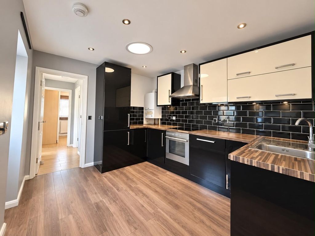 Property photo 3 of 9 Kitchen
