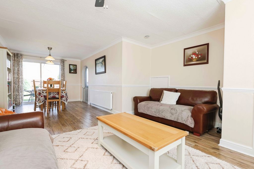 Property photo 3 of 17 Photo