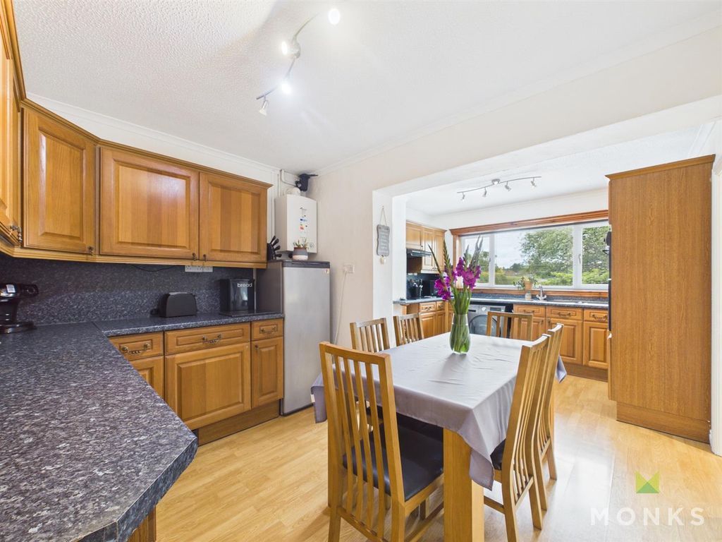 Property photo 3 of 27 Cam05540G0-Pr0082-Still005.Jpg