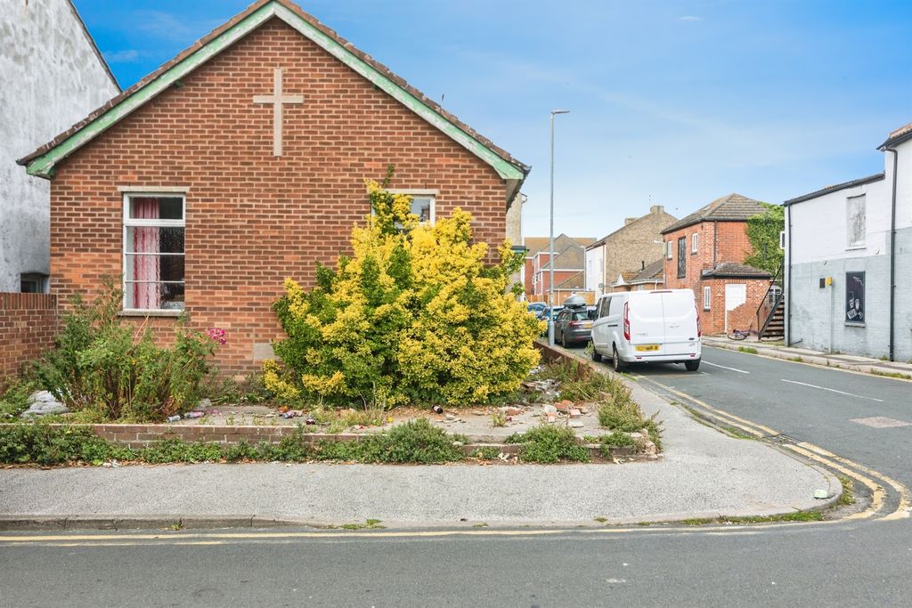 Property photo 1 of 17