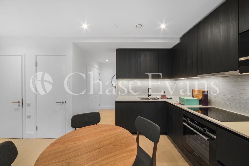 Property photo 2 of 11 Kitchen