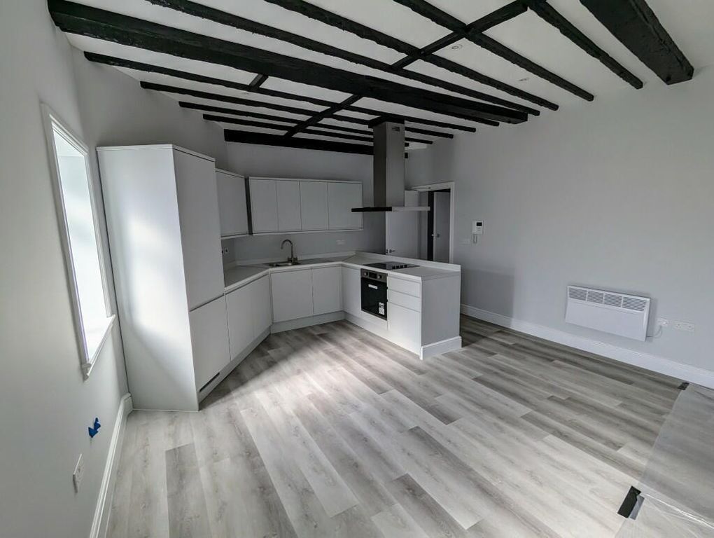 Property photo 3 of 9 Kitchen