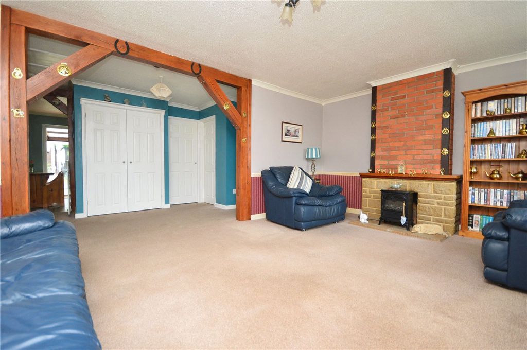 Property photo 3 of 15 Sitting Room