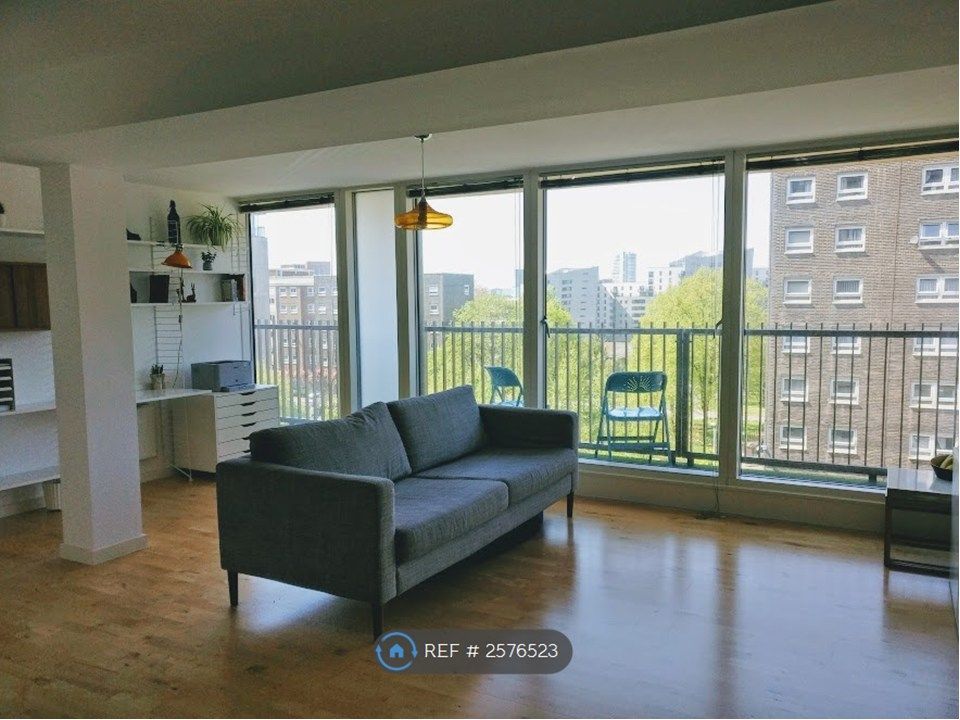 Property photo 1 of 11 Living Room