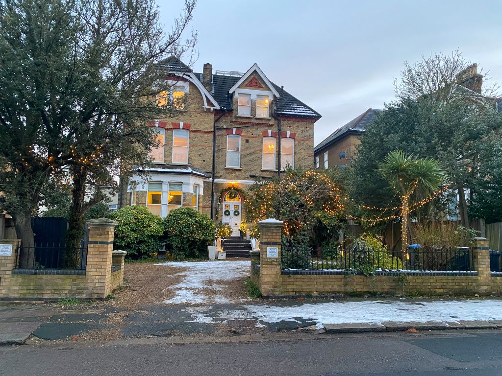 Property photo 2 of 87 Front View