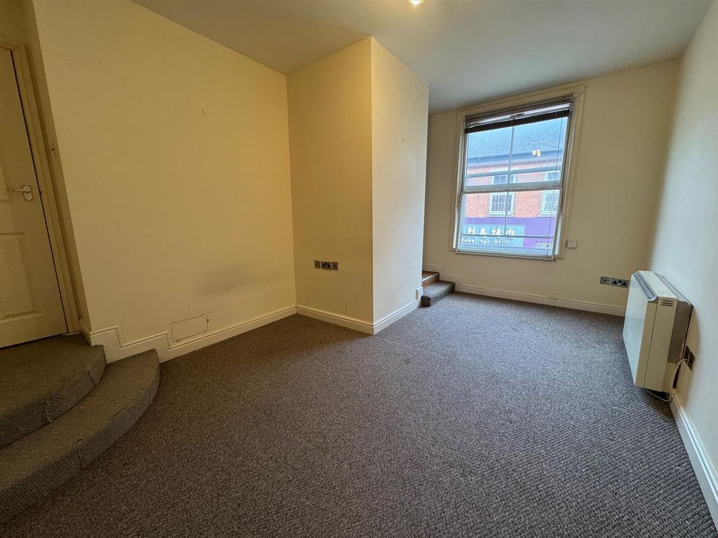 Property photo 3 of 7 Lounge