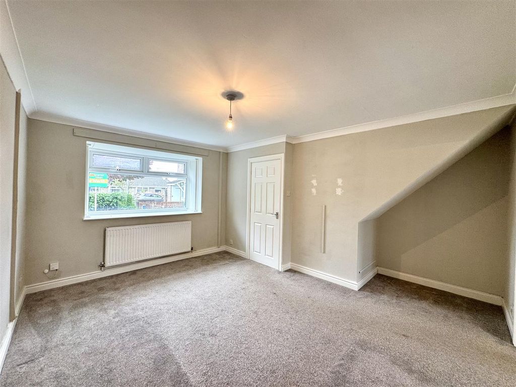 Property photo 2 of 14 Sitting Room