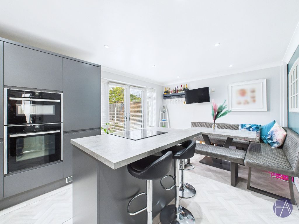 Property photo 2 of 18 4812403