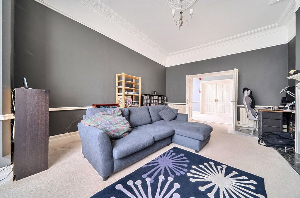 Property photo 3 of 20 Ground Floor Flat