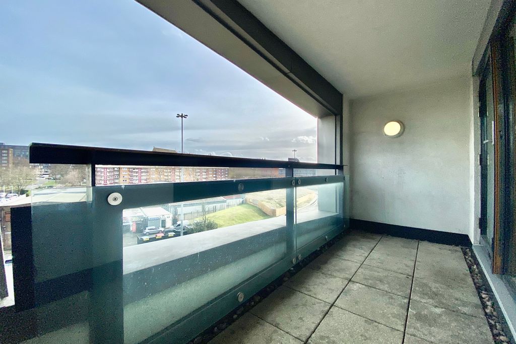 Property photo 2 of 9 Photo 02