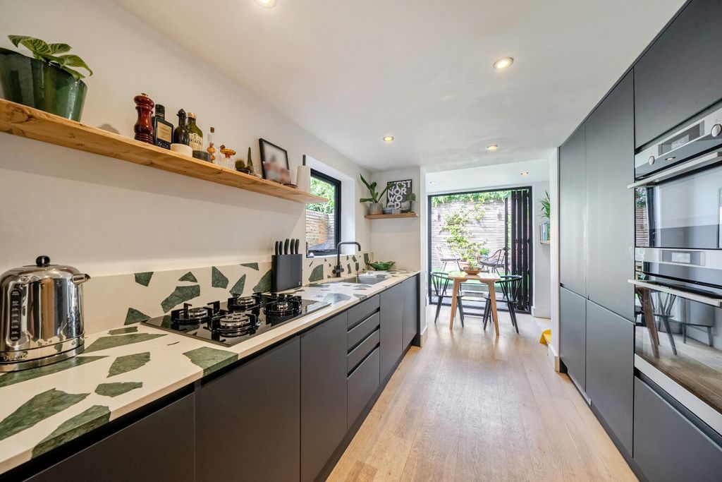 Property photo 3 of 14 1495173-18-6A5Dec...