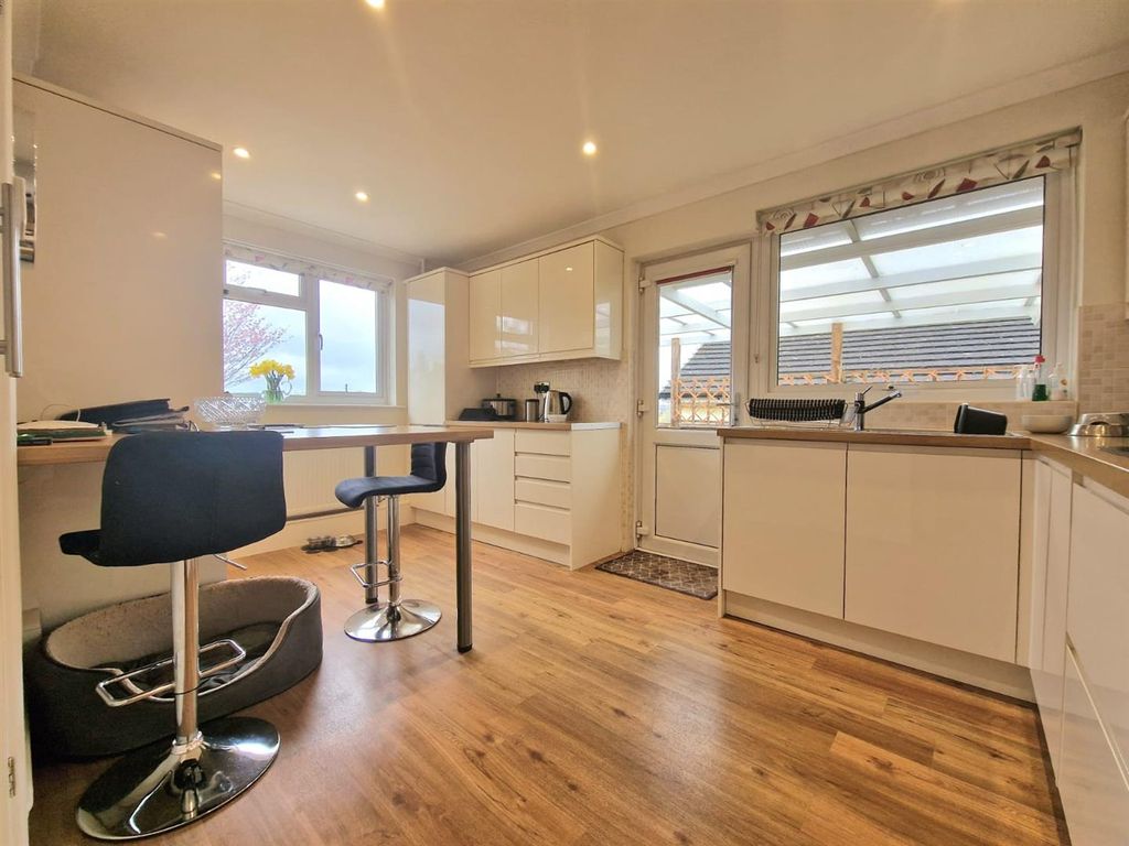 Property photo 3 of 15 Kitchen