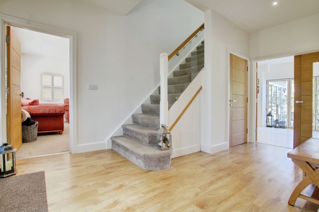 Property photo 2 of 30
