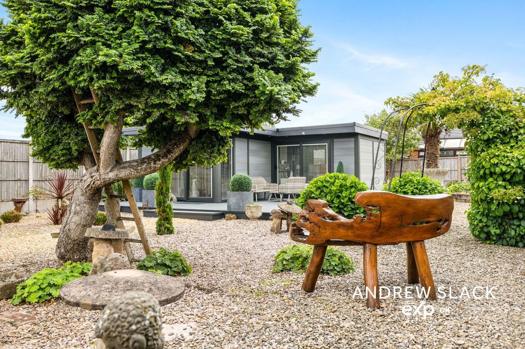 Property photo 3 of 46