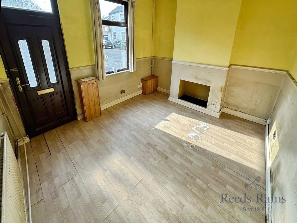 Property photo 2 of 9 Sitting Room