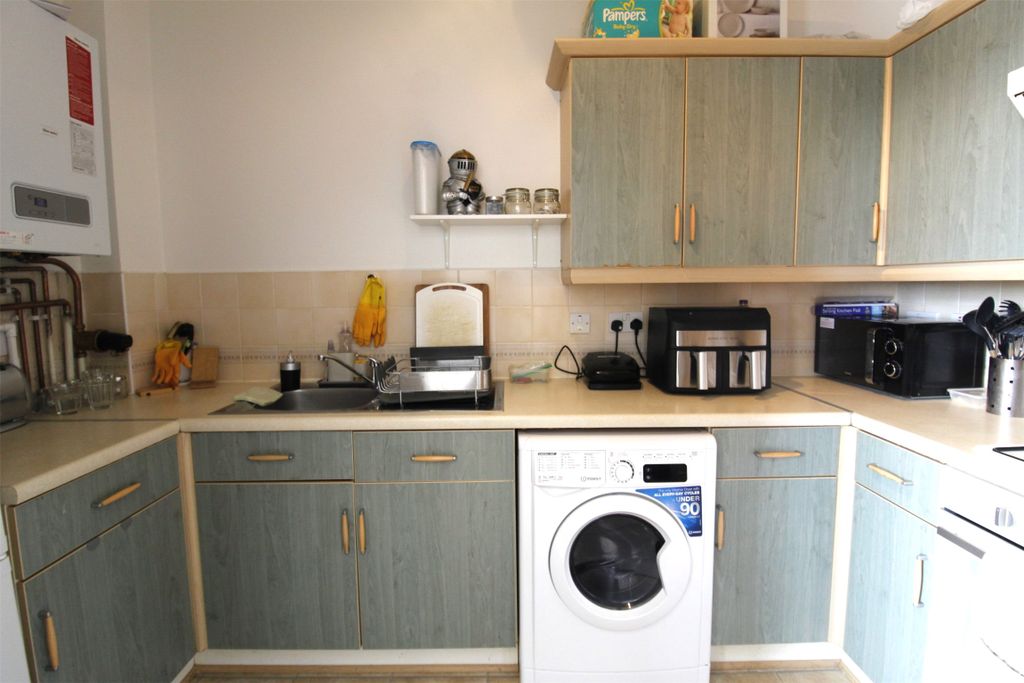 Property photo 3 of 9 Kitchen