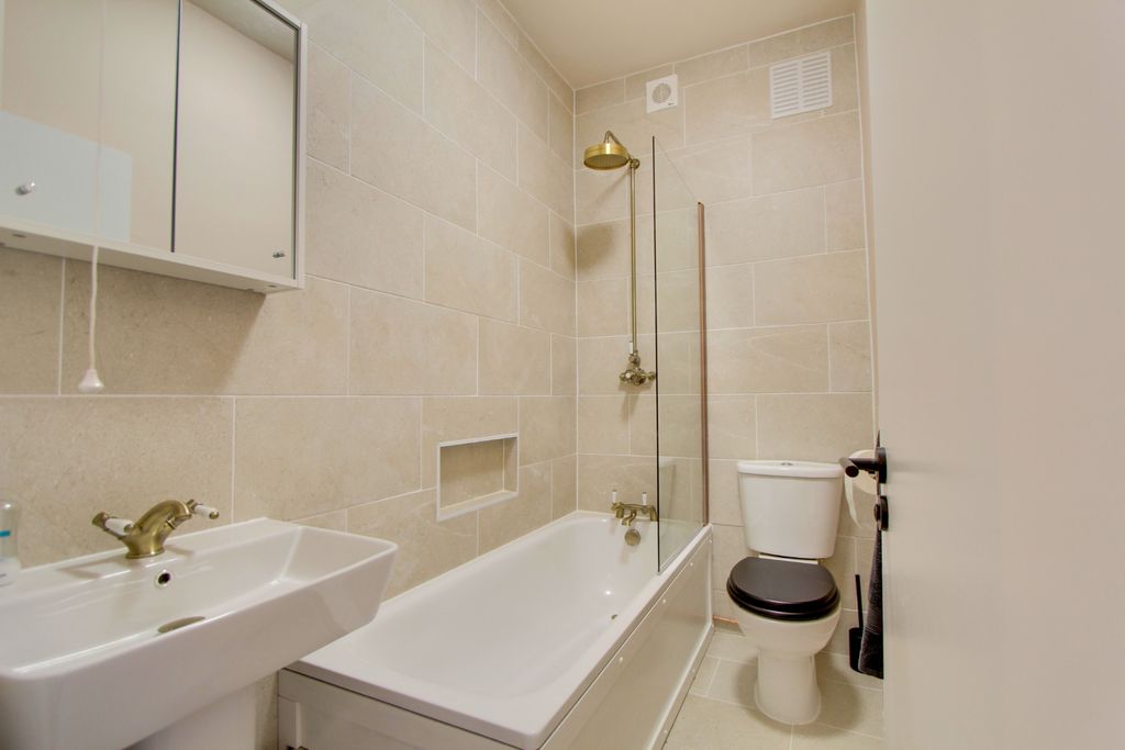 Property photo 3 of 8 Photo 1