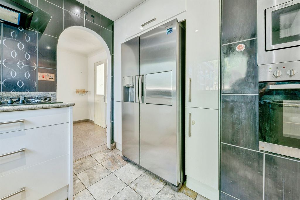 Property photo 2 of 17