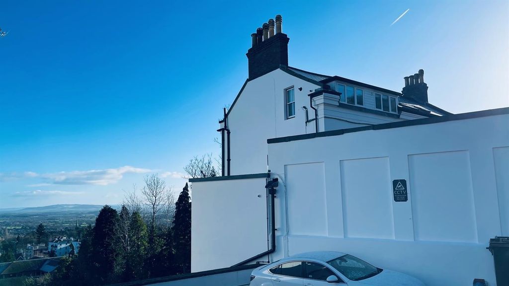 Property photo 1 of 11 Photo 7